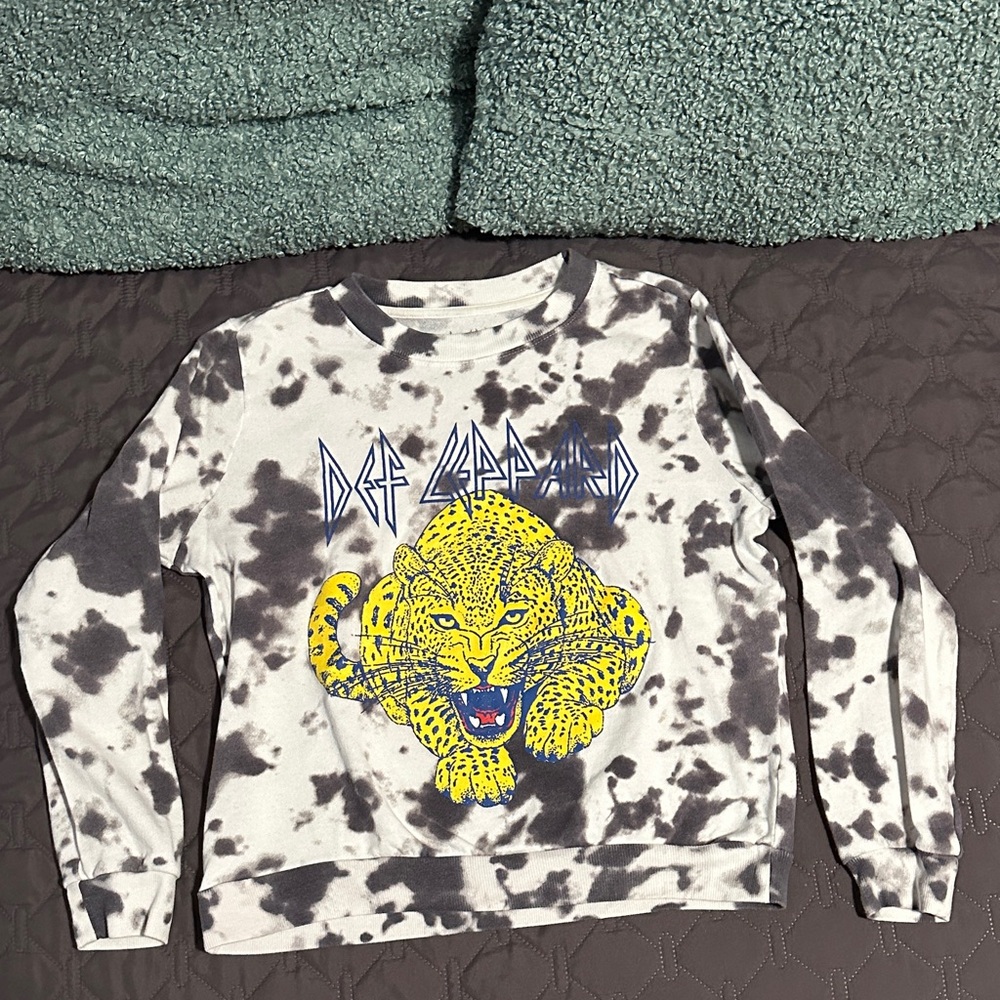 3/$10 Graphic Crewneck Sweatershirt- Grey and White